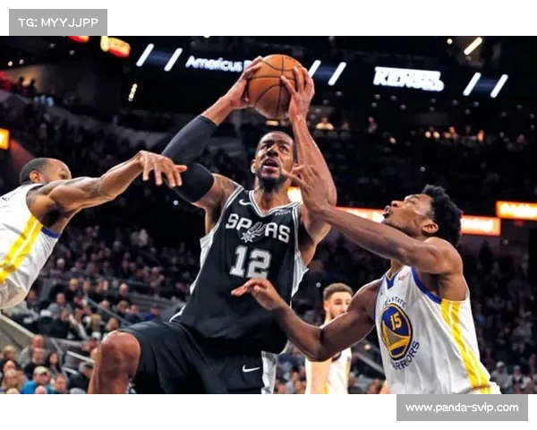 从李凯尔看科尔与波波:暂停后进攻布置的艺术与技巧 从李凯尔看科尔与波波:暂停后进攻布置的艺术与技巧